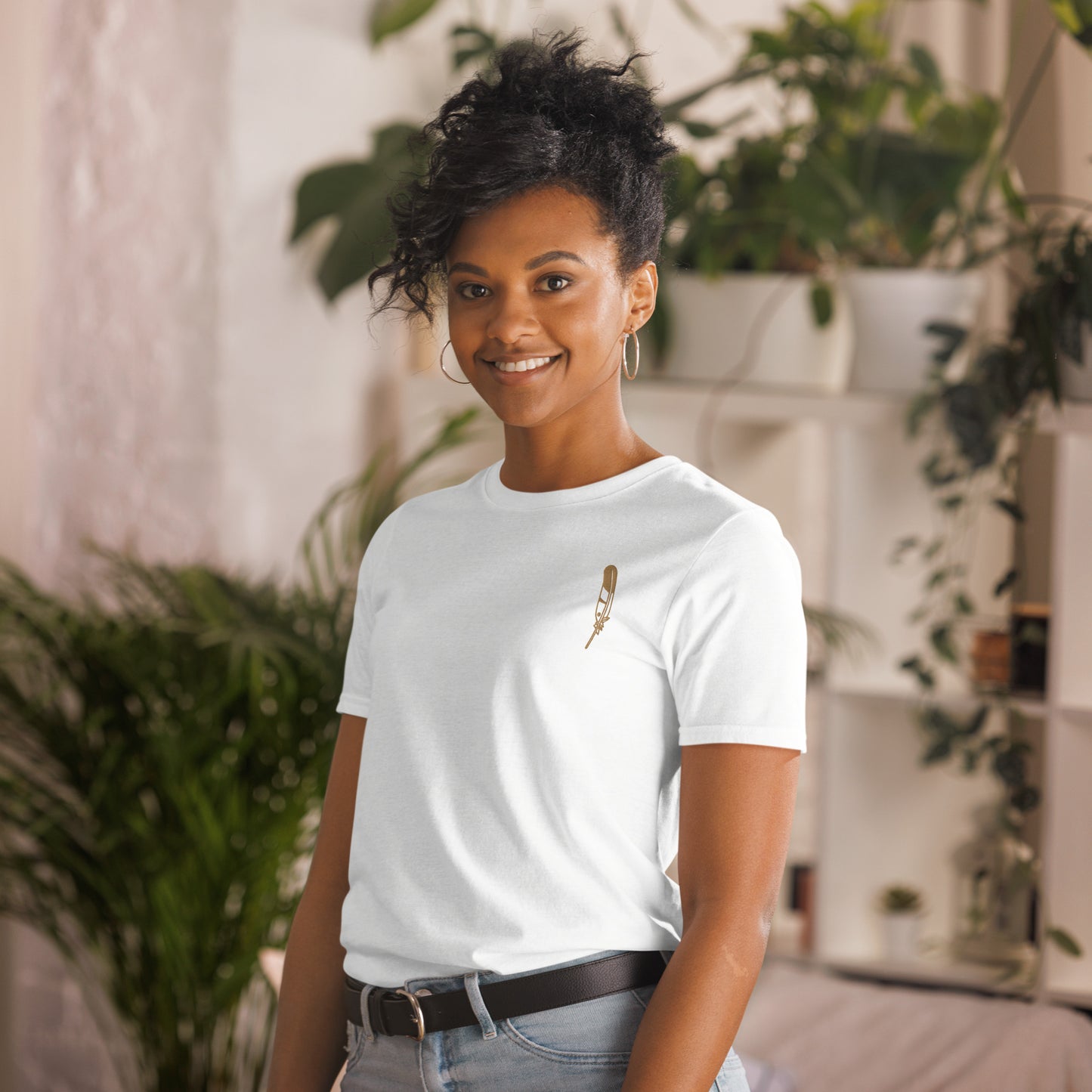 Unisex Softstyle - T-SHIRT - FEDER (bestickt)
